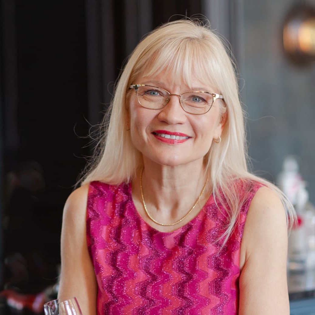 April, author of AprilJHarris.com